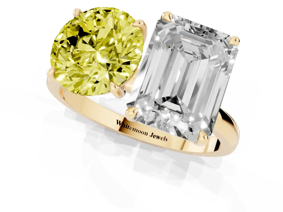 Fancy Yellow Round Cut and Emerald Cut Toi Moi Ring with Prong Setting Yellow gold
