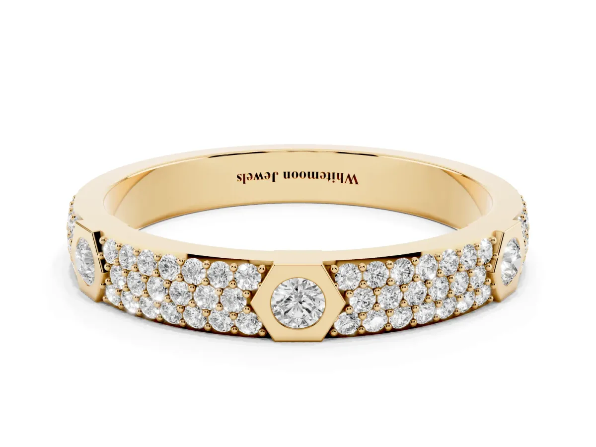 Round Diamond Pavé Promise Ring with Round Diamond Accents Yellow gold