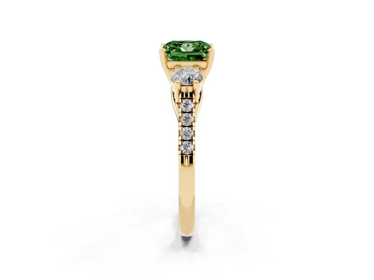 Fancy Green Three-Stone Princess Cut Diamond Pavé Band with Four-Prong Setting Yellow gold