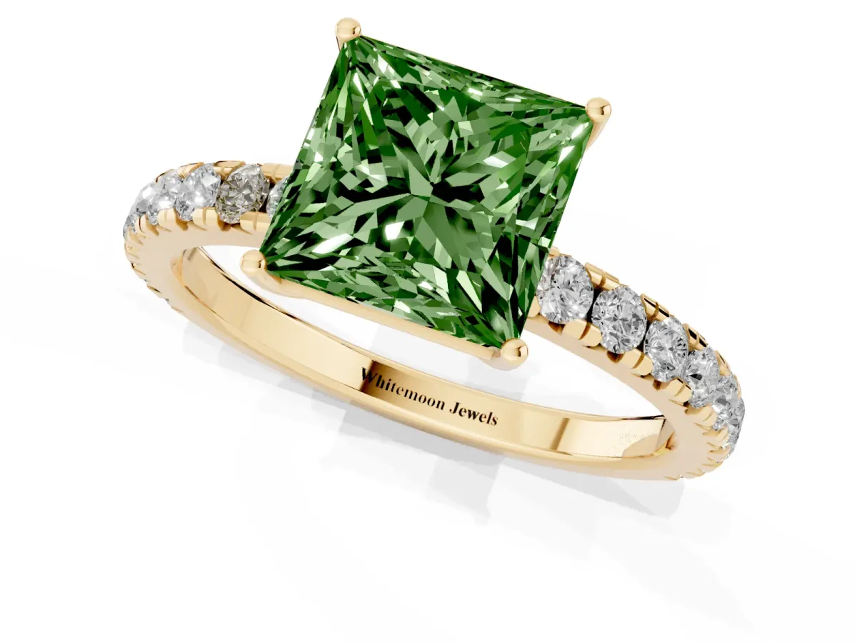 Fancy Green Princess Cut Diamond Pavé Solitaire Engagement Ring with Four-Prong Setting Yellow gold