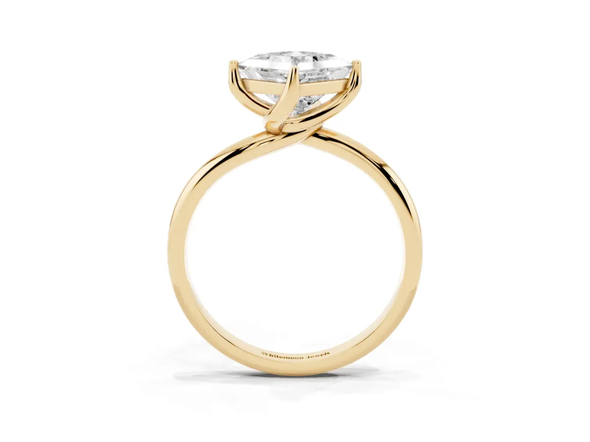 Princess Cut Diamond Solitaire Engagement Ring with Four-Prong Setting and Classic Band Yellow gold