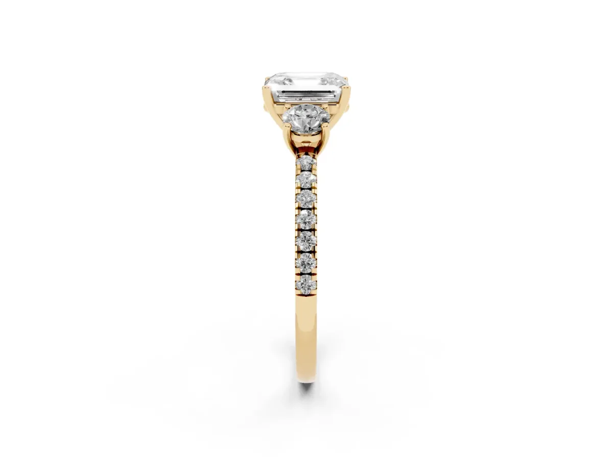 Three-Stone Asscher Cut Cut Diamond Pavé Band with Prong Setting Yellow gold