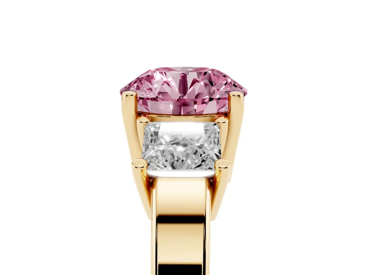 Fancy Pink Three-Stone Round Cut Cut Solitaire Ring with Prong Setting Yellow gold