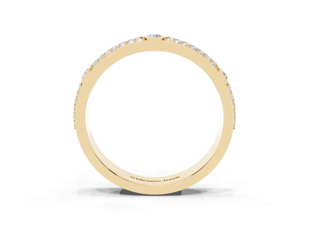 Round Diamond Pavé Promise Ring with Round Diamond Accents Yellow gold