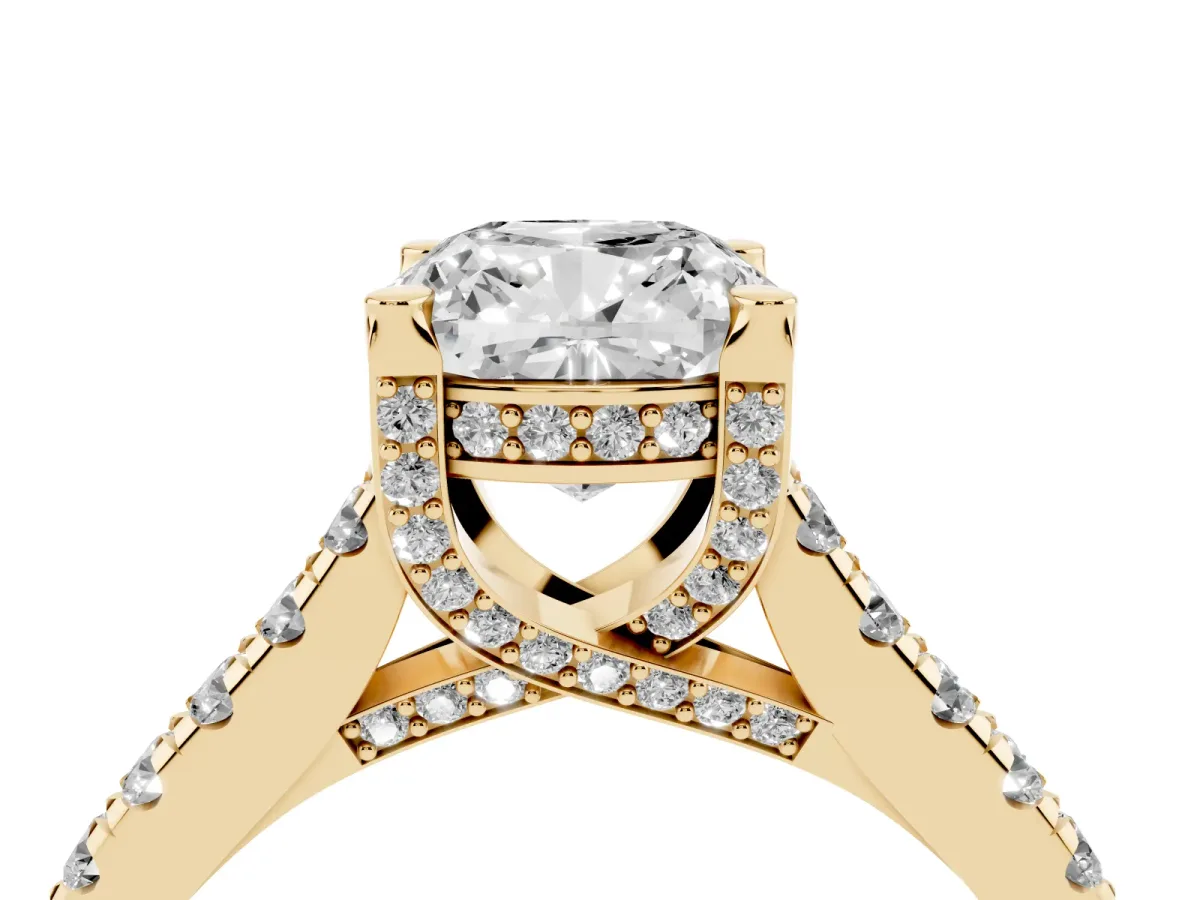 Cushion Cut Brilliant Diamond Solitaire with Pavé Band and Four-Prong Setting Yellow gold