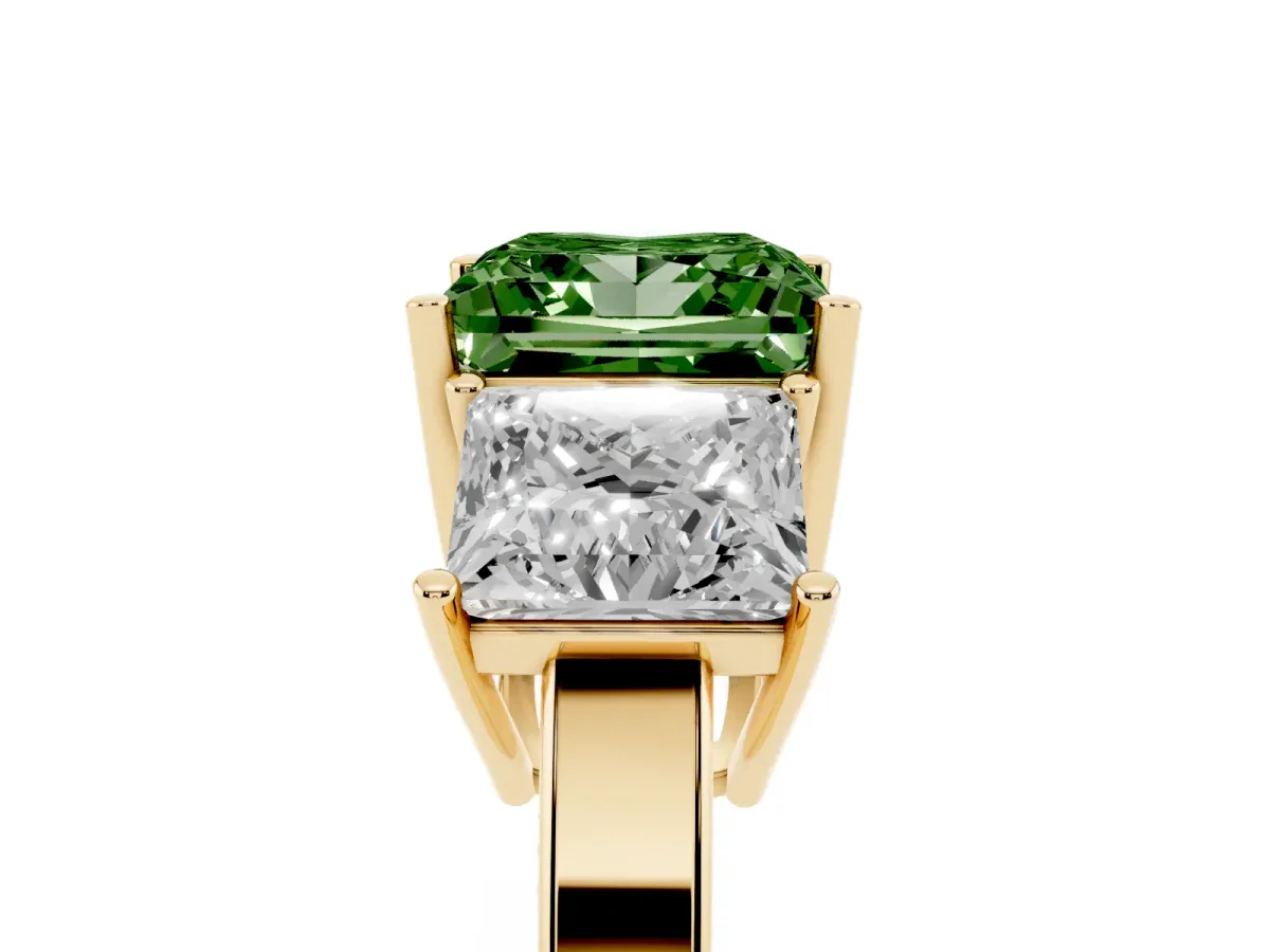 Fancy Green Three-Stone Princess Cut Cut Diamond Engagement Ring with Flat Band and Four-Prong Setting Yellow gold
