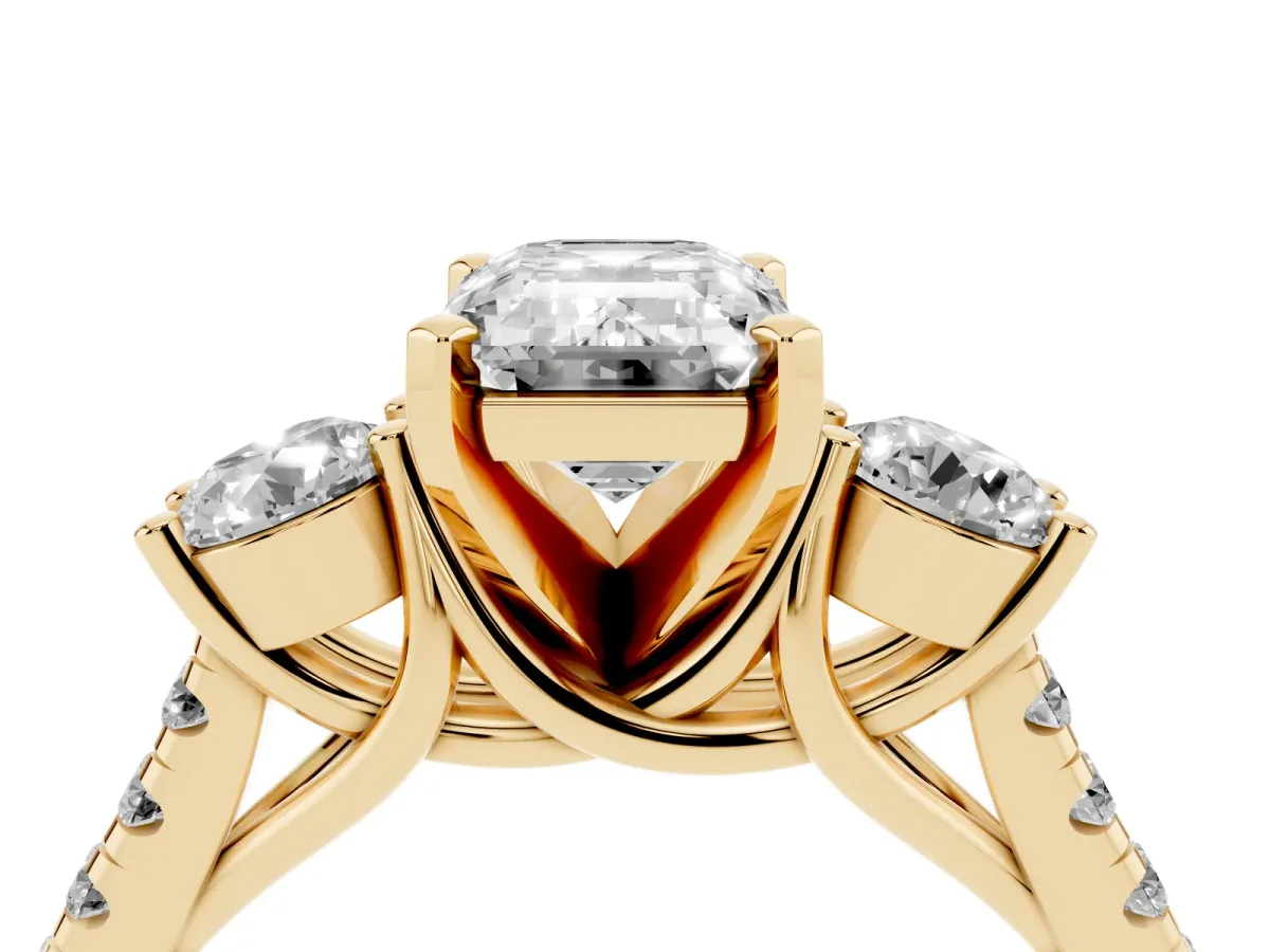 Three-Stone Emerald Cut Diamond Pavé Band with Four-Prong Setting Yellow gold