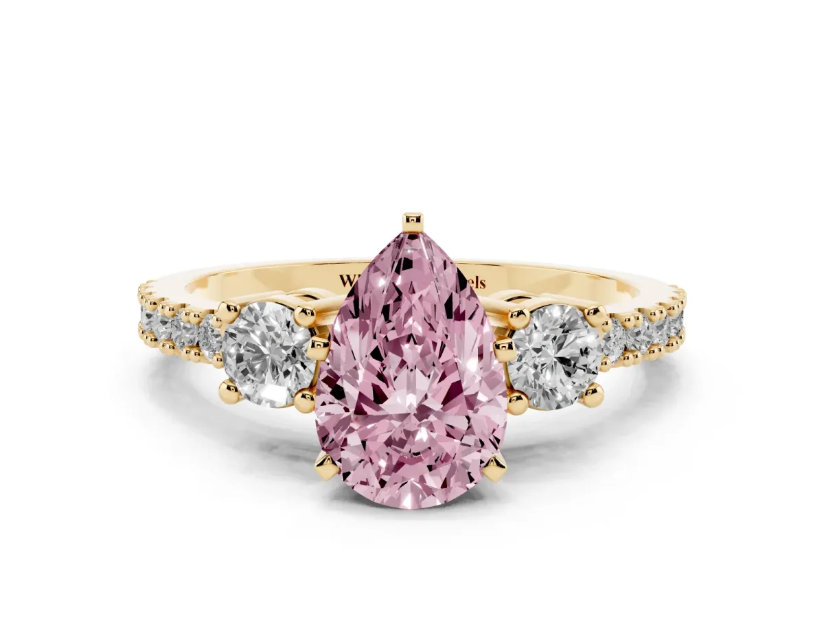 Fancy Pink Pear Cut Three-Stone Diamond Pavé Band with Prong Setting Yellow gold