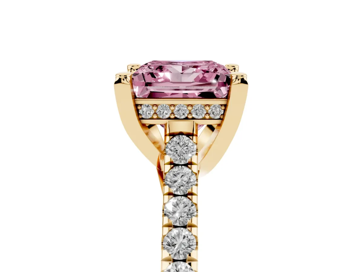 Fancy Pink Princess Cut Brilliant Diamond Solitaire with Pavé Band and Four-Prong Setting Yellow gold
