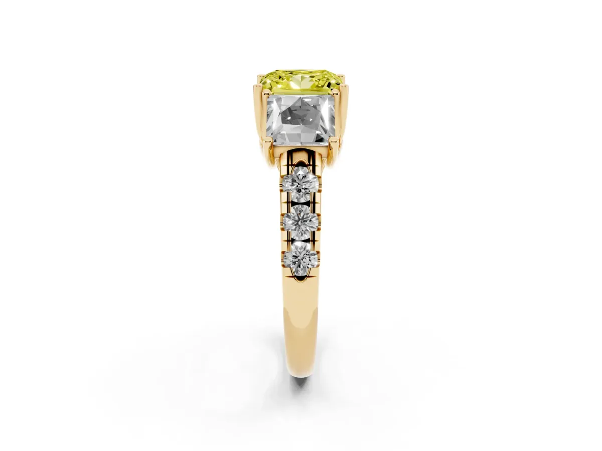 Fancy Yellow Three-Stone Princess Cut Diamond Pavé Band with Prong Setting Yellow gold