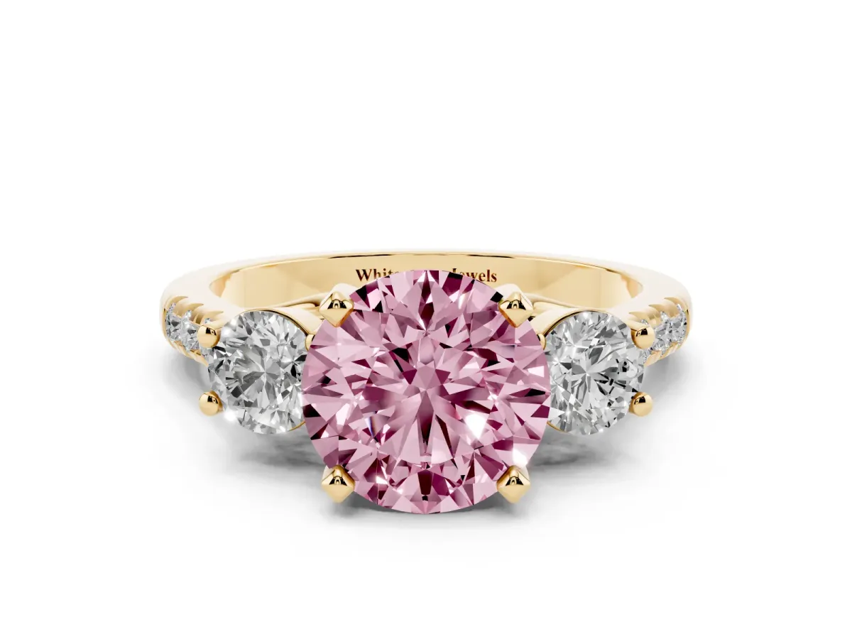 Fancy Pink Three-Stone Round Cut Diamond Pavé Band with Four-Prong Setting Yellow gold