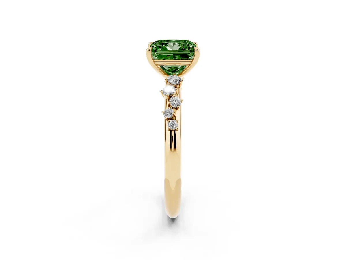Fancy Green Princess Cut Diamond Cluster Prong-Set Solitaire Ring Yellow gold