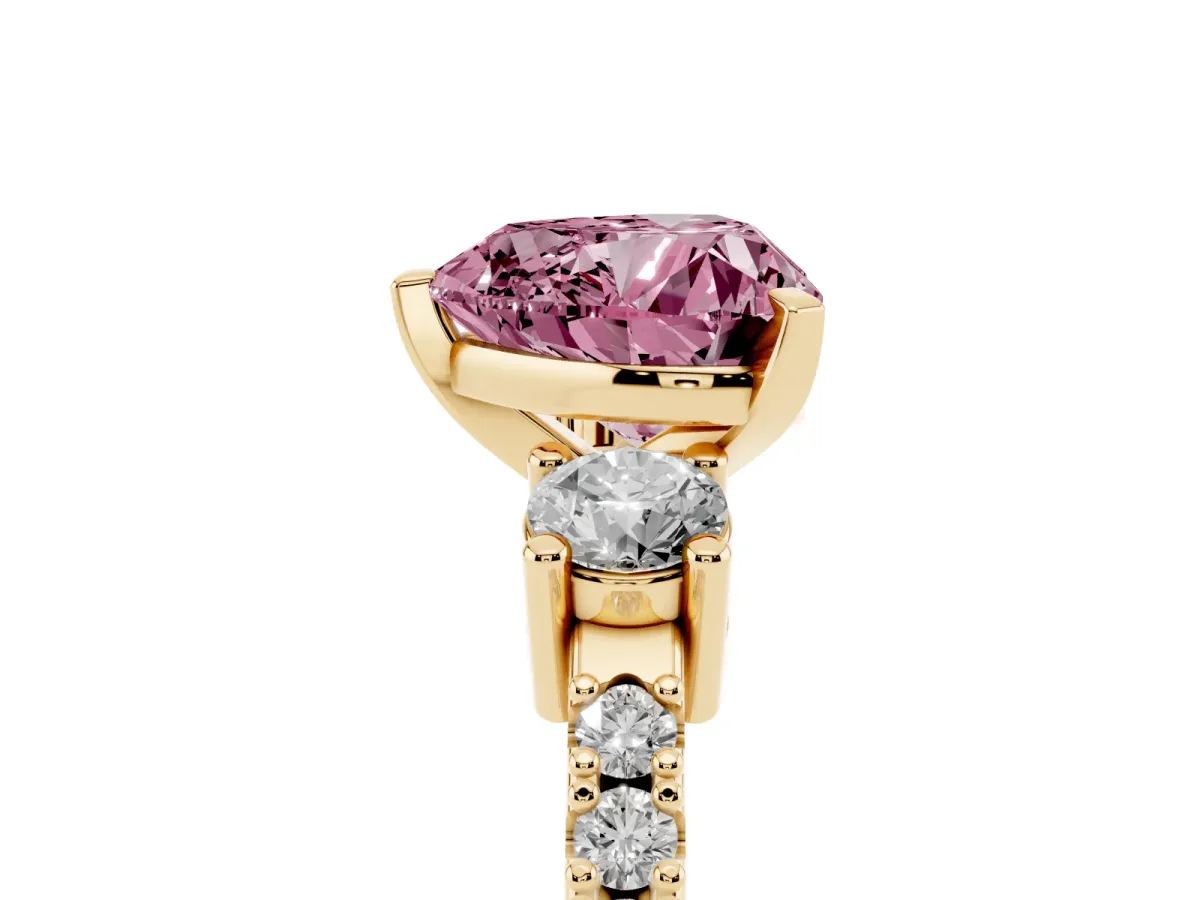 Fancy Pink Heart Cut Three-Stone Diamond Pavé Band with Prong Setting Yellow gold