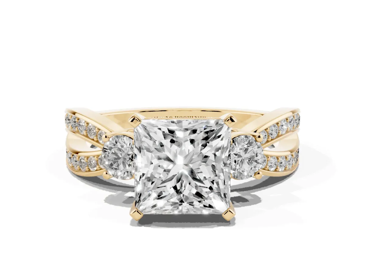 Three-Stone Princess Cut Cut Diamond Twist Band with Prong Setting Yellow gold