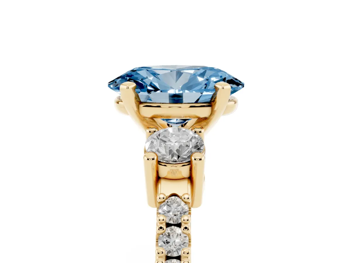 Fancy Blue Oval Cut Three-Stone Diamond Pavé Band with Prong Setting Yellow gold