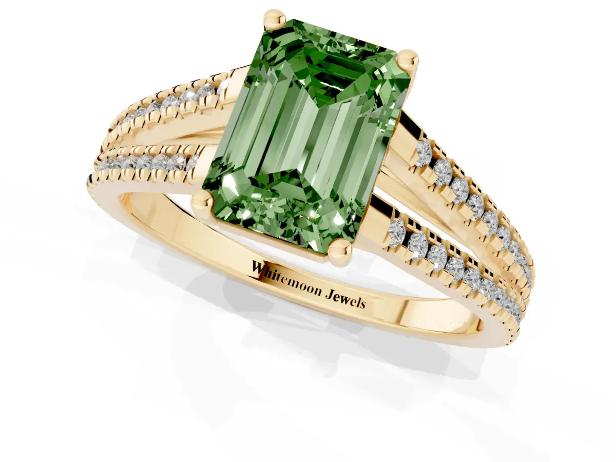 Fancy Green Emerald Cut Diamond Solitaire Engagement Ring with Split Shank Pavé Band Yellow gold