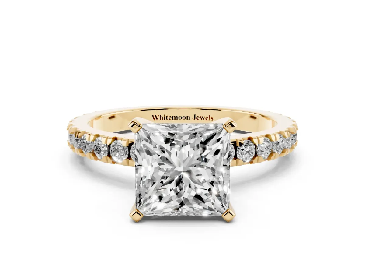 Princess Cut Diamond Pavé Band Solitaire with Four-Prong Setting Yellow gold