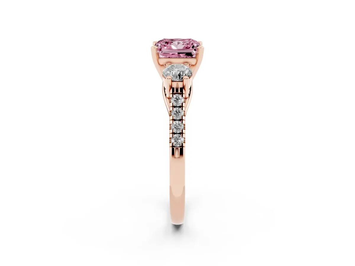 Fancy Pink Three-Stone Princess Cut Diamond Pavé Band with Four-Prong Setting Rose gold