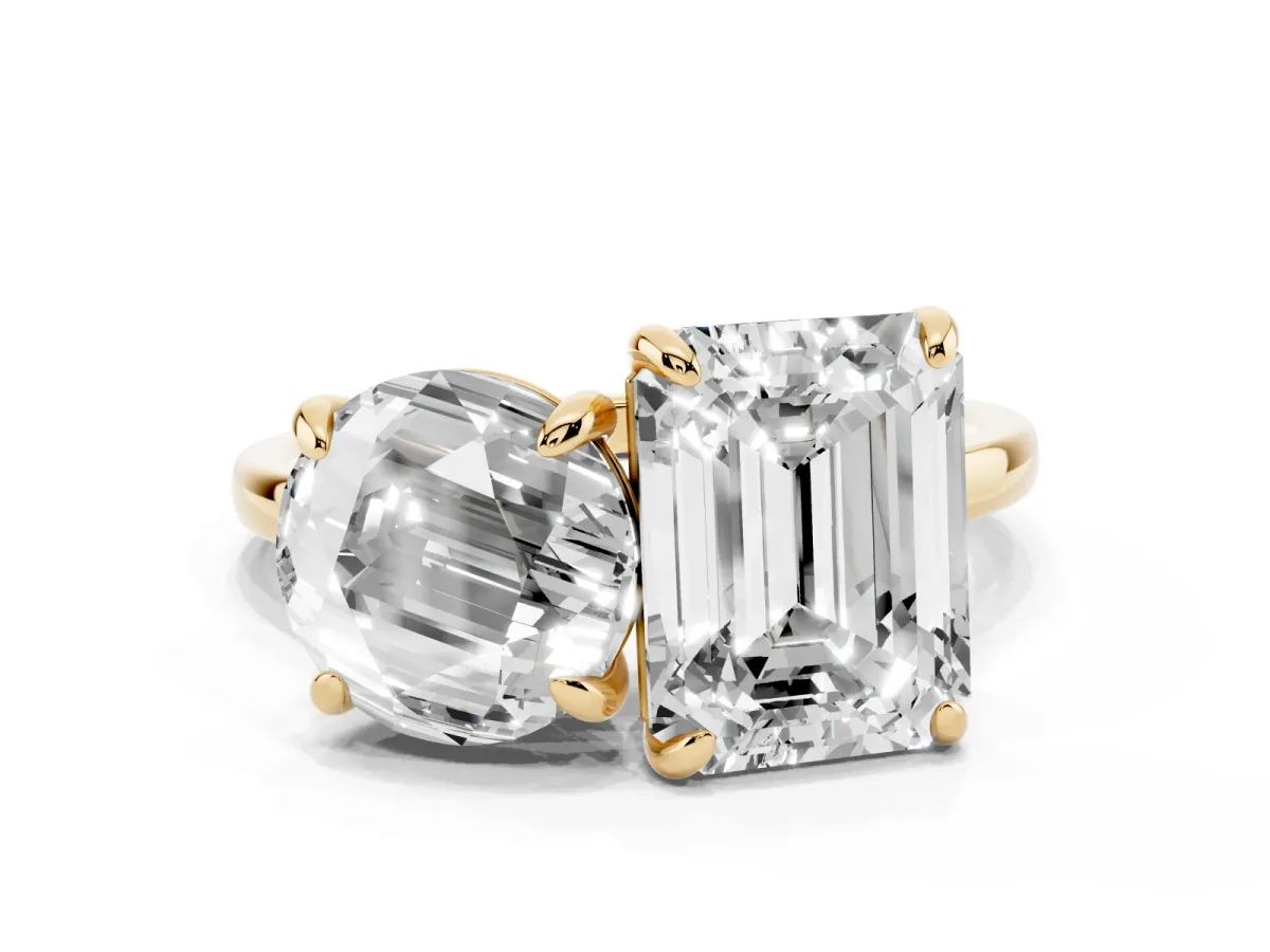 Round and Radiant Toi Moi Ring with Prong Setting and Plain Band Yellow gold