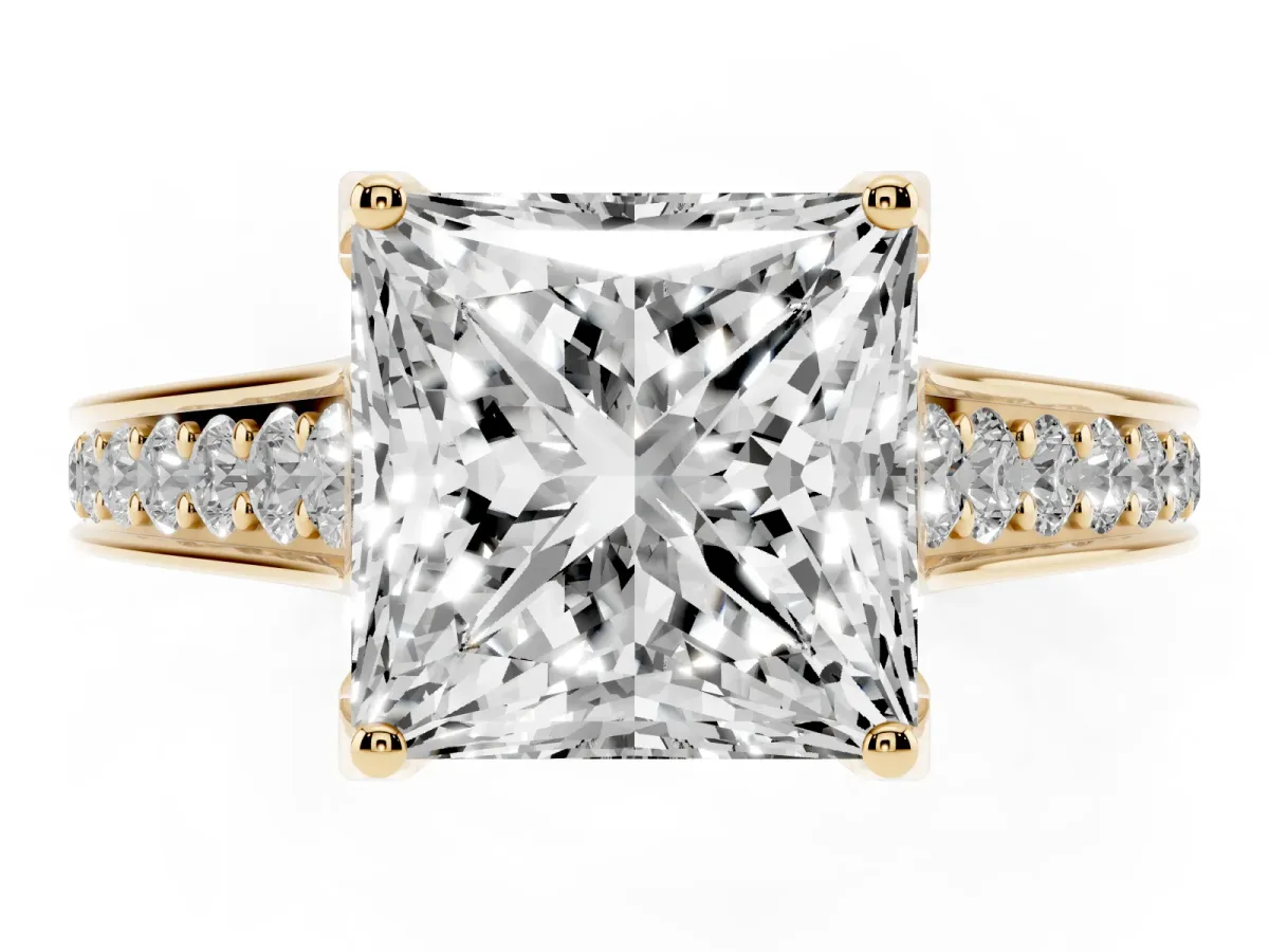 Princess Cut Brilliant Cut Diamond Engagement Ring with Pavé Band and Four-Prong Setting Yellow gold