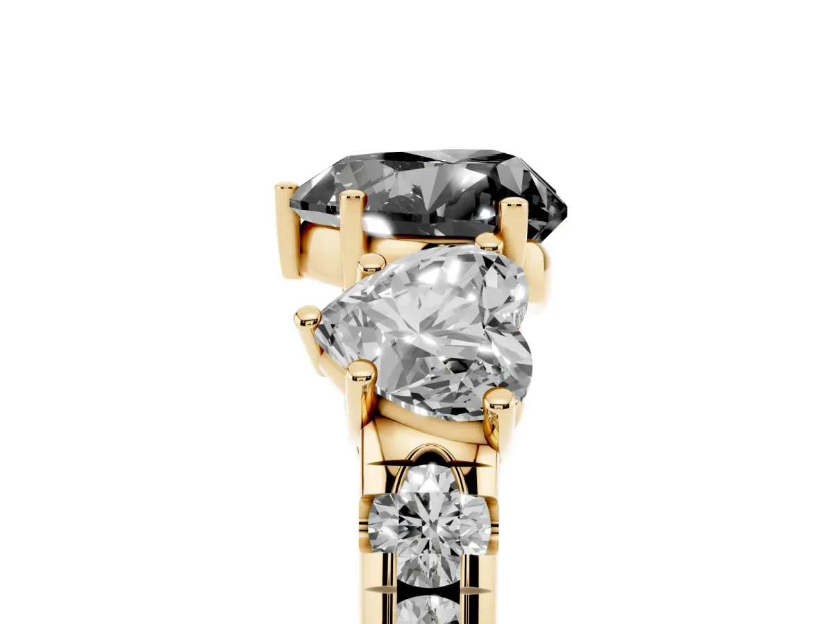 Fancy Black Three-Stone Heart Cut Diamond Pavé Band with Prong Setting Yellow gold
