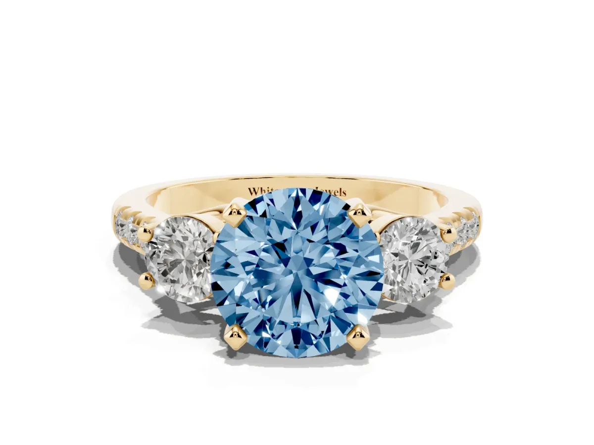 Fancy Blue Three-Stone Round Cut Diamond Pavé Band with Four-Prong Setting Yellow gold