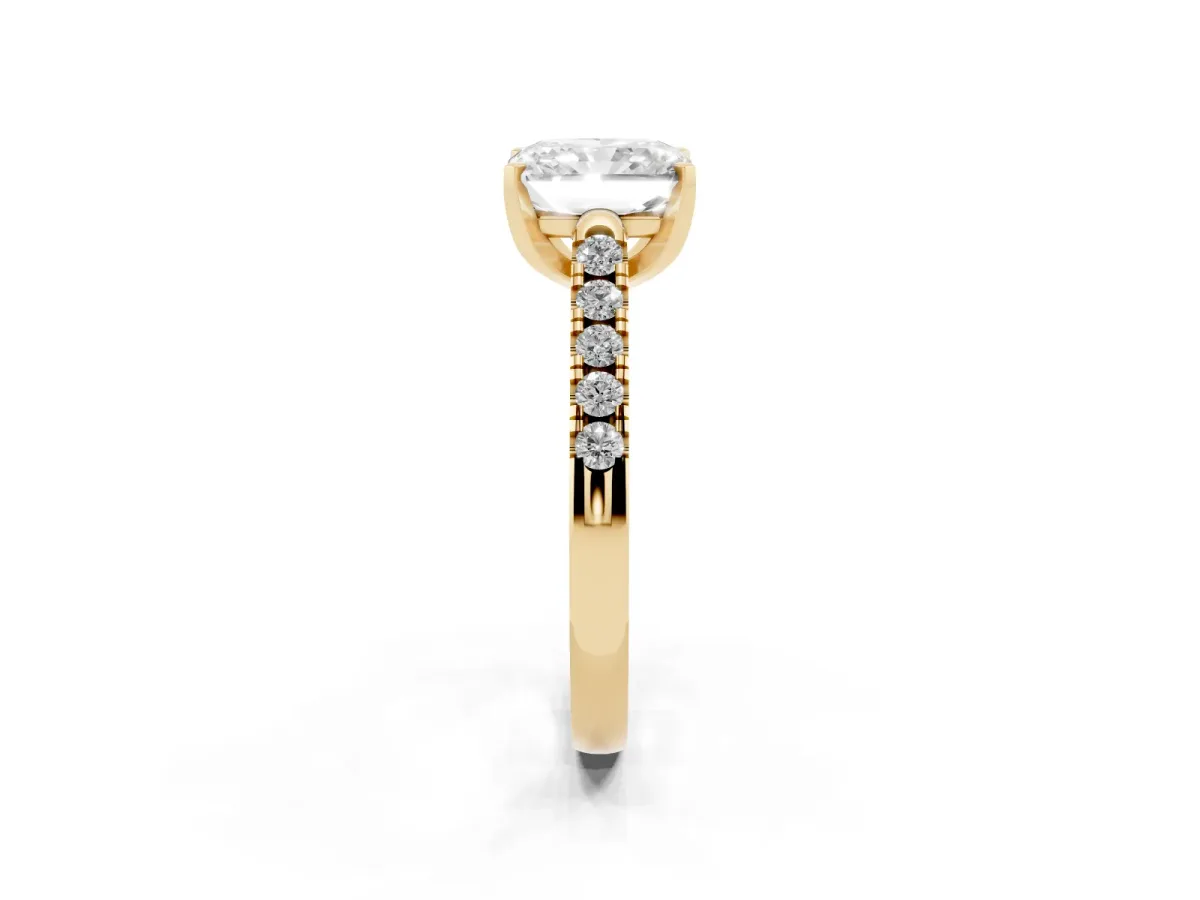 Radiant Cut Diamond Pavé Band Solitaire Ring with Prong Setting Yellow gold