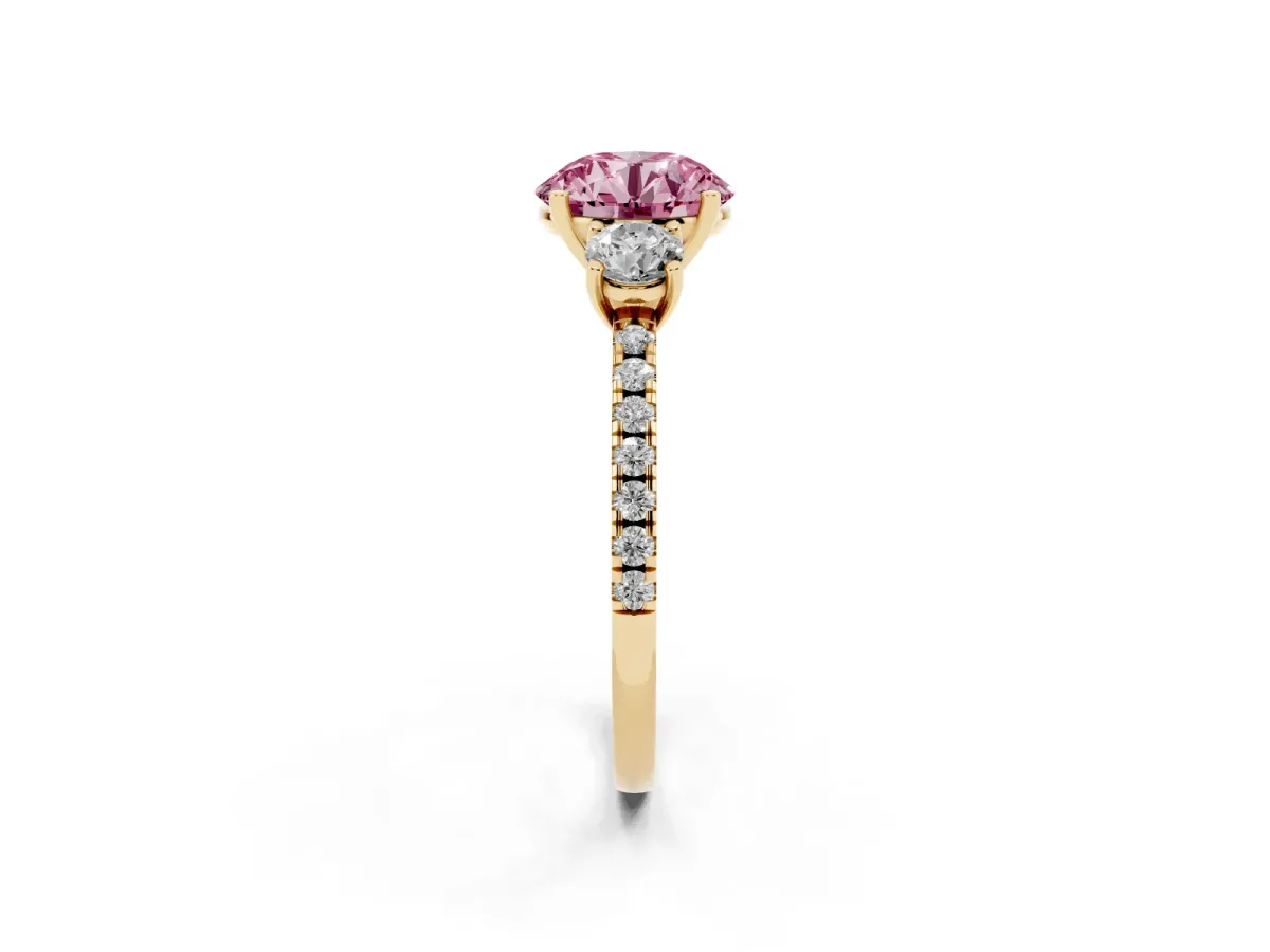Fancy Pink Three-Stone Round Cut Cut Diamond Pavé Band with Prong Setting Yellow gold
