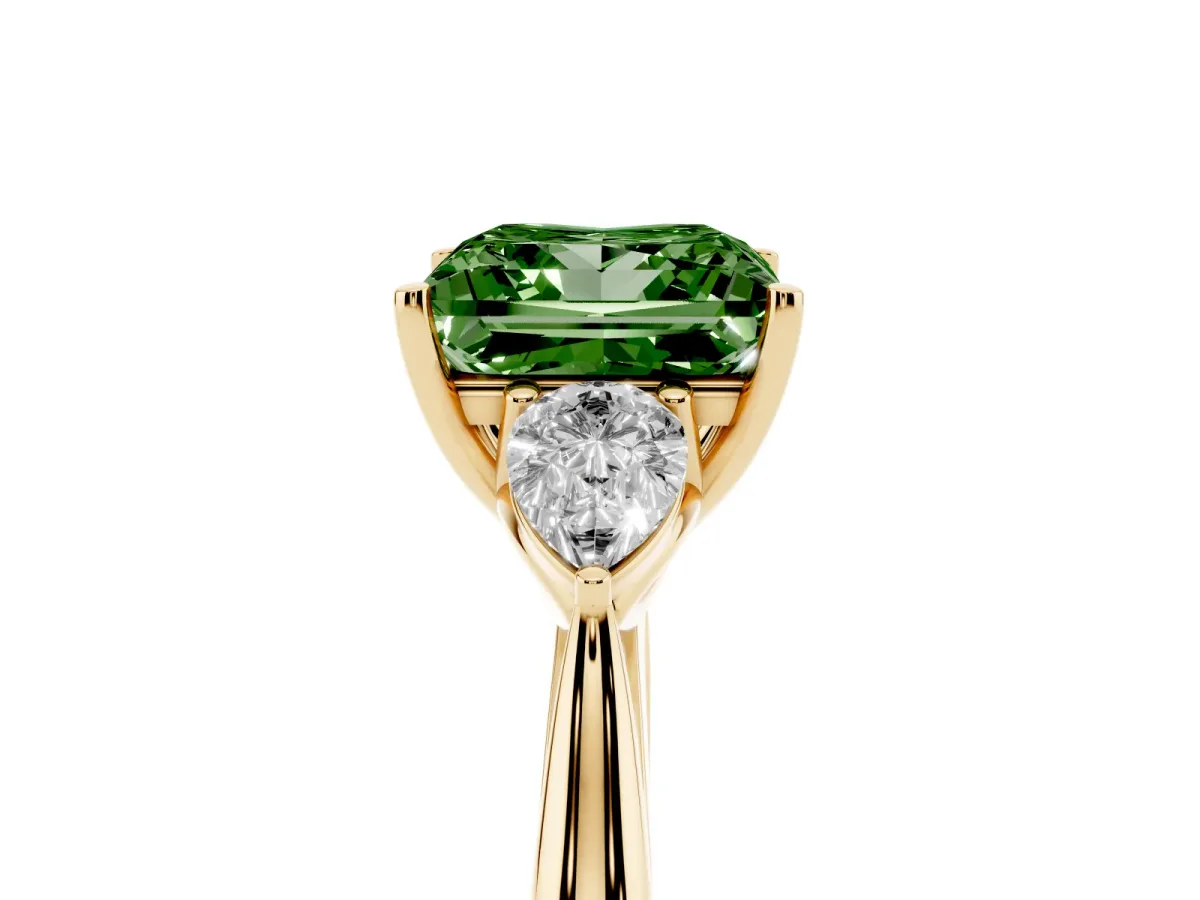 Fancy Green Three-Stone Princess Cut Brilliant Diamond Solitaire Ring with Tapered Band and Four-Prong Setting Yellow gold