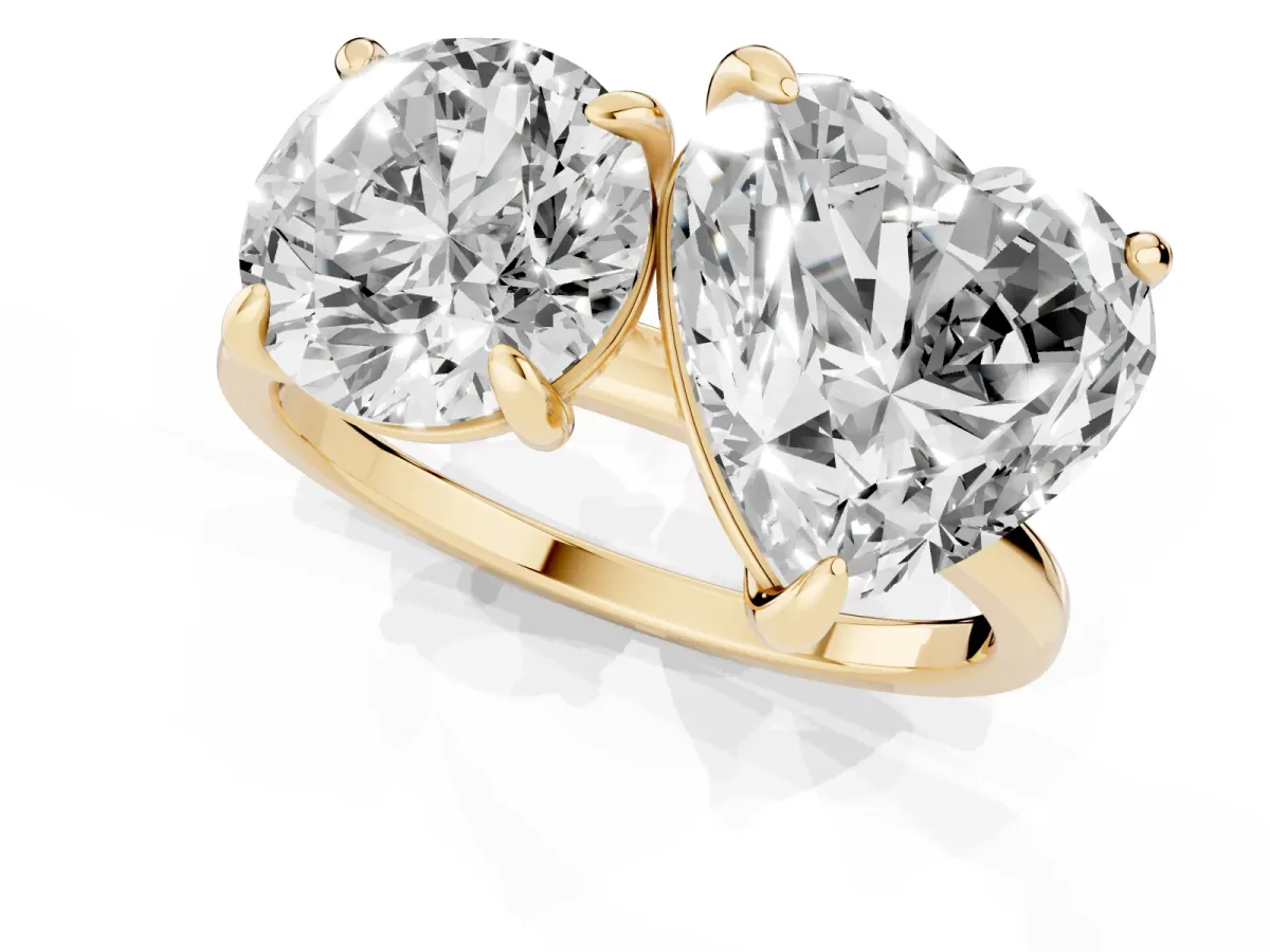 Round and Heart Toi Moi Ring with Prong Setting and Plain Band Yellow gold