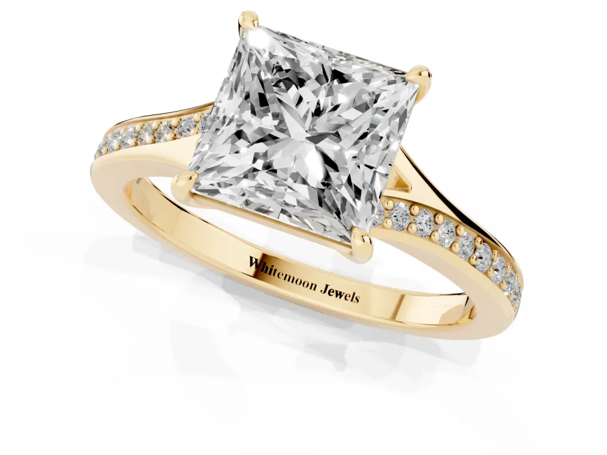 Princess Cut Diamond Solitaire Ring with Pavé Band and Prong Setting Yellow gold
