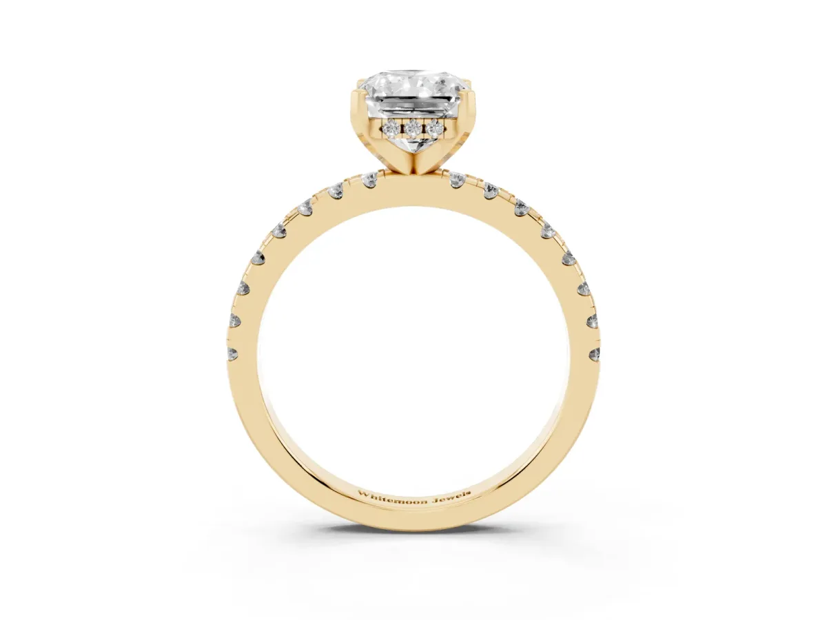 Radiant Cut Diamond Solitaire Ring with Round Pavé Band and Four-Prong Setting Yellow gold