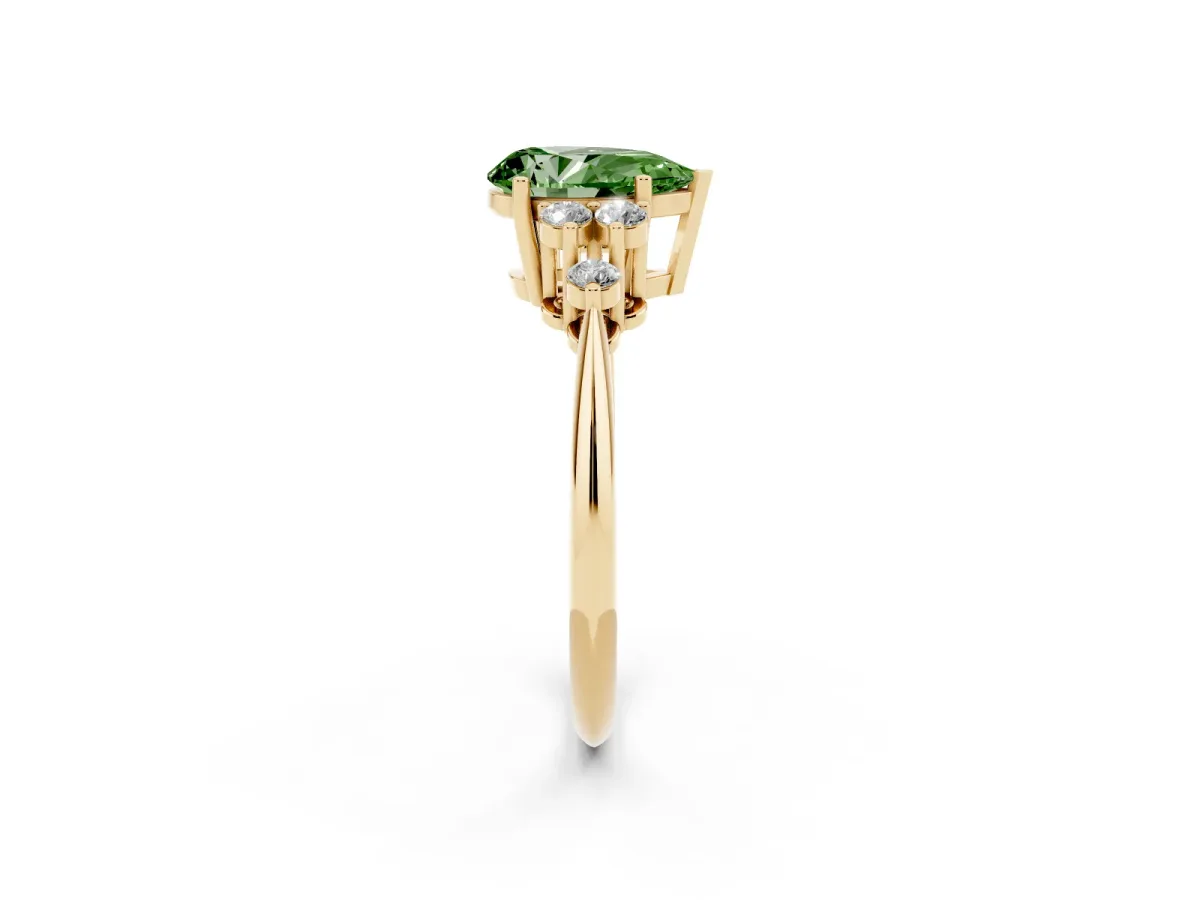 Fancy Green Pear Cut Cut Diamond Cluster Ring with Solitaire Band and Four-Prong Setting Yellow gold