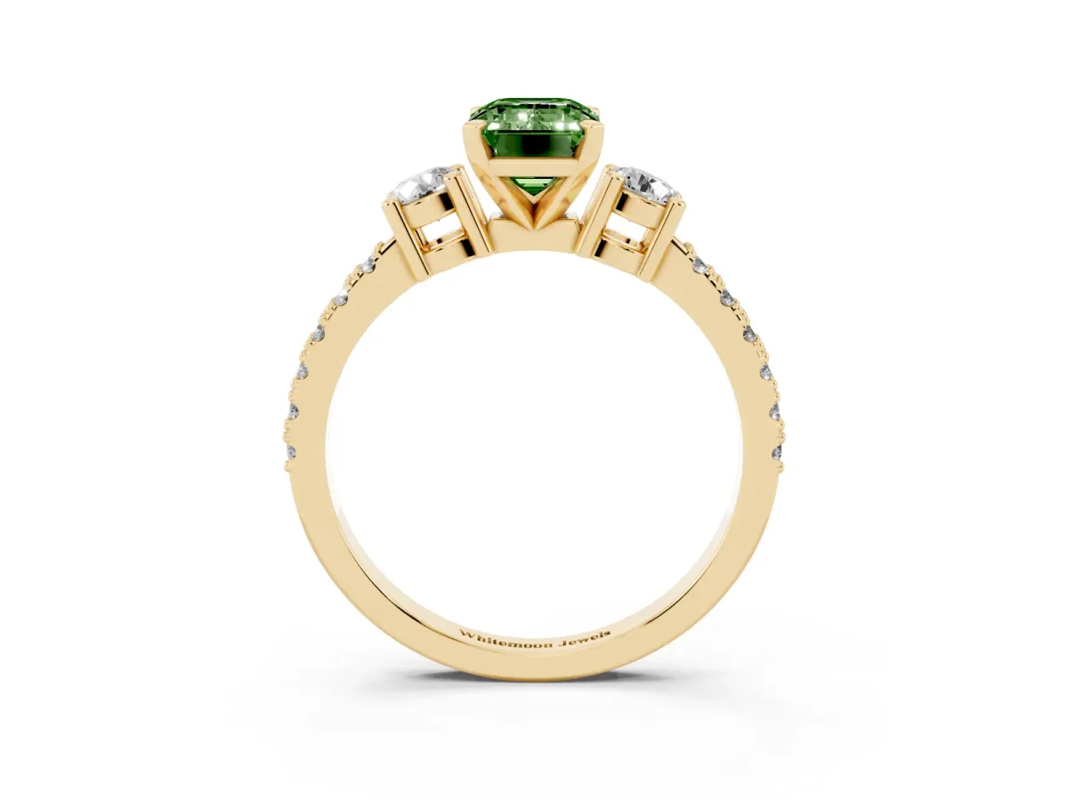 Fancy Green Emerald Cut Three-Stone Diamond Pavé Band with Prong Setting Yellow gold
