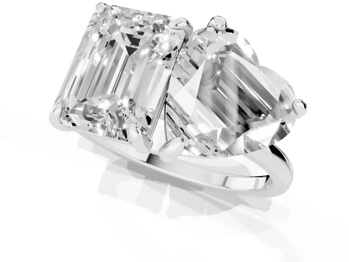 Emerald and Heart Toi Moi Ring with Prong Setting and Plain Band Platinum