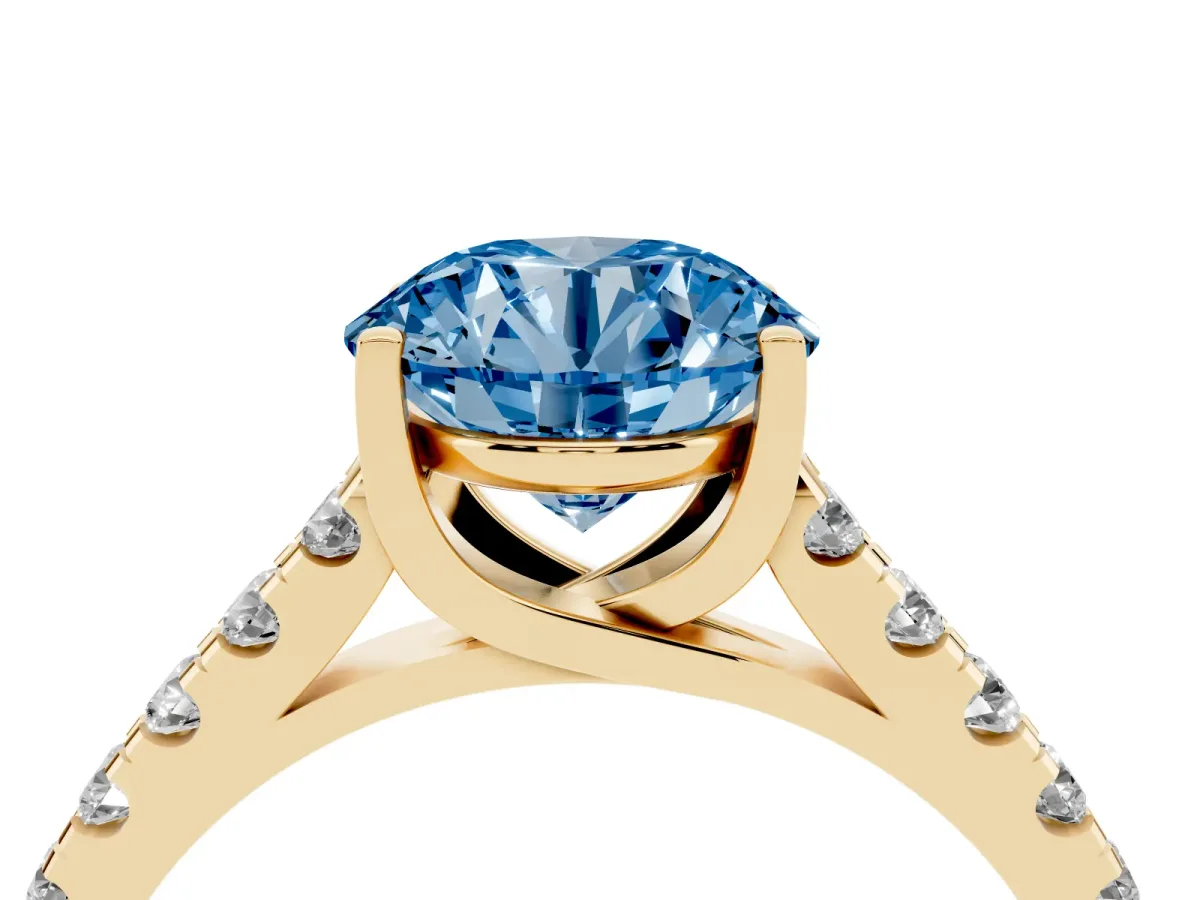Fancy Blue Round Cut Diamond Pavé Band Solitaire Ring with Prong Setting Yellow gold