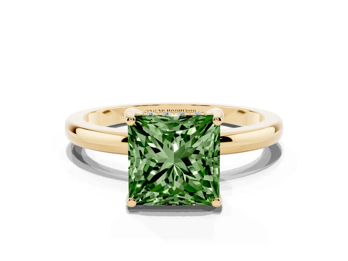 Fancy Green Princess Cut Solitaire Diamond Ring with Prong Setting and Plain Band Yellow gold