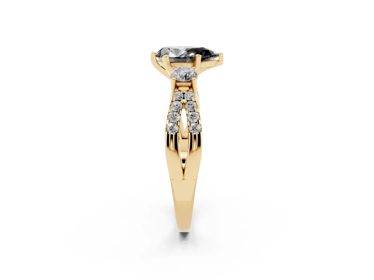 Fancy Black Pear Cut Diamond Three-Stone Ring with Pavé Split Shank and Four-Prong Setting Yellow gold