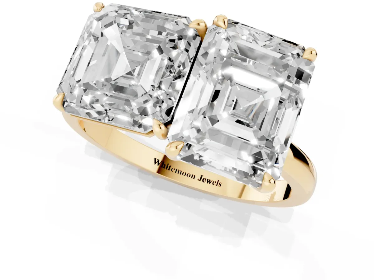 Asscher Cut and Emerald Cut Toi Moi Ring with Prong Setting Yellow gold