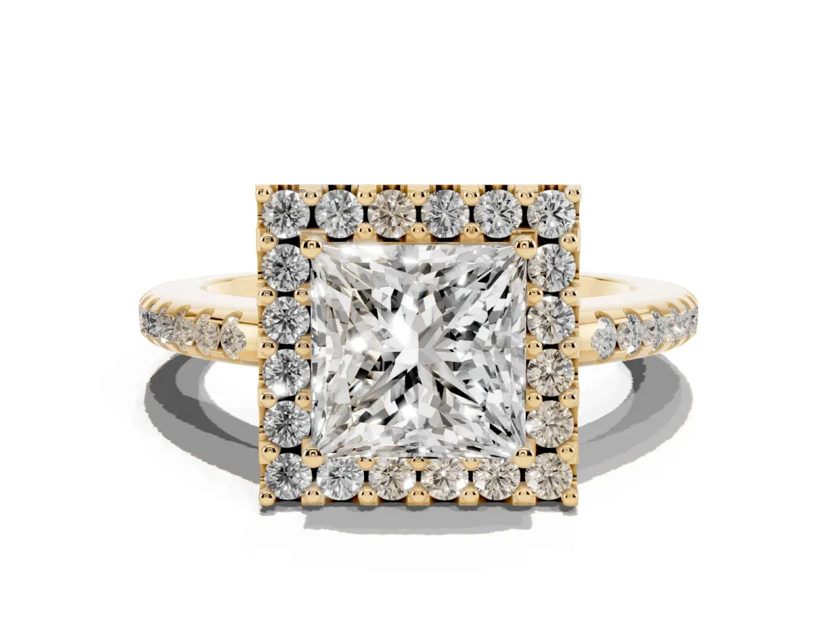 Princess Cut Diamond Pavé Halo Ring with Four-Prong Setting Yellow gold