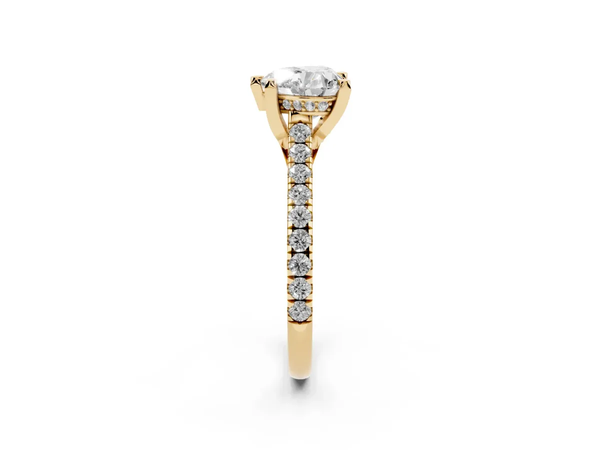 Heart Cut Brilliant Diamond Solitaire with Pavé Band and Four-Prong Setting Yellow gold