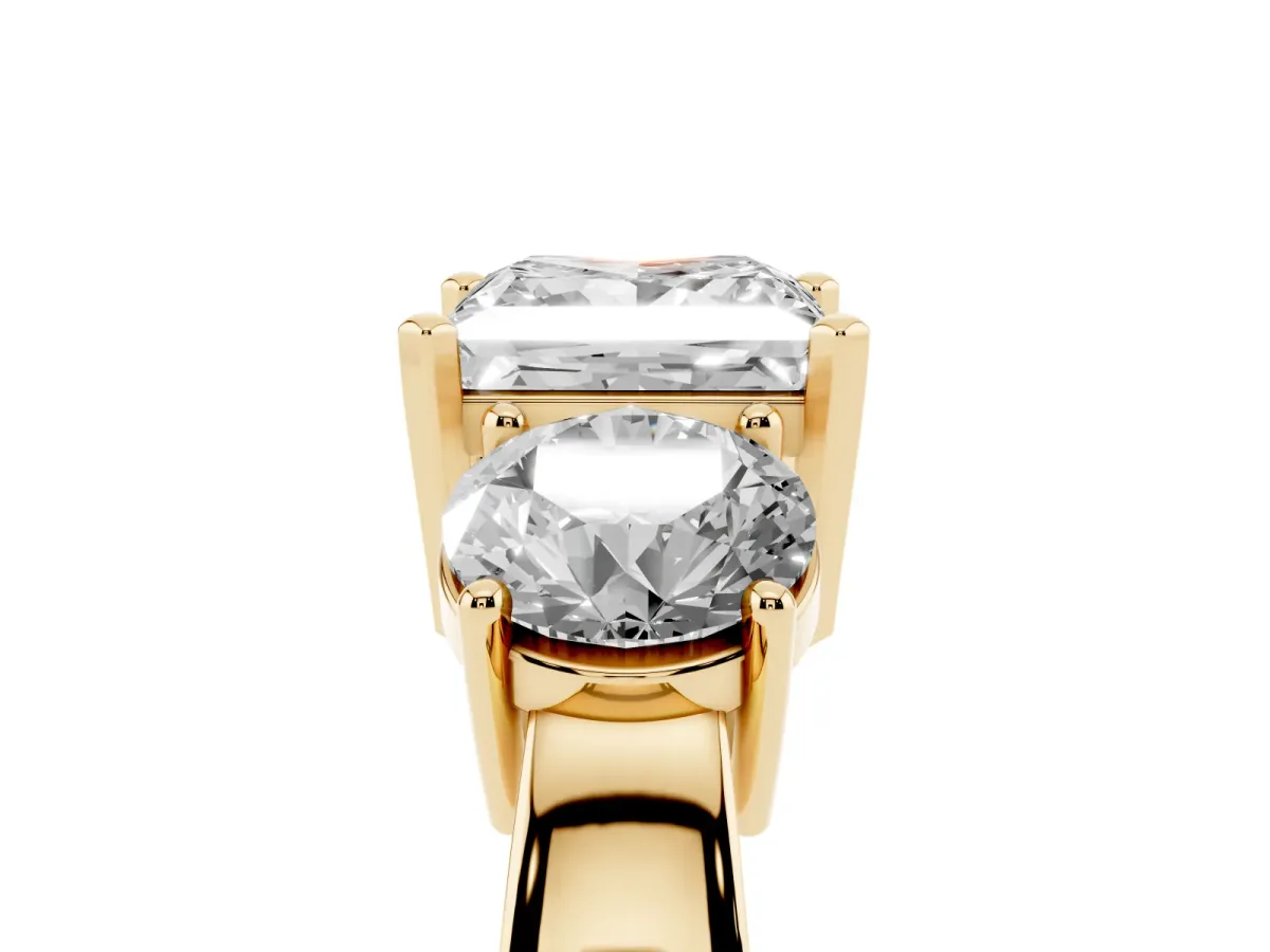 Three-Stone Princess Cut Diamond Ring with Round Side Stones, Classic Band, and Four-Prong Setting Yellow gold
