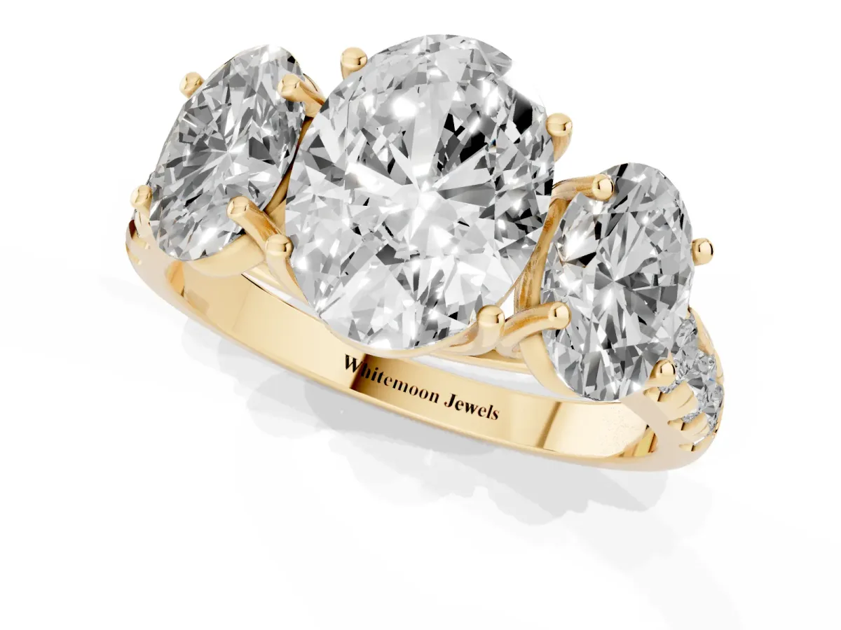 Three-Stone Oval Cut Diamond Pavé Band with Prong Setting Yellow gold