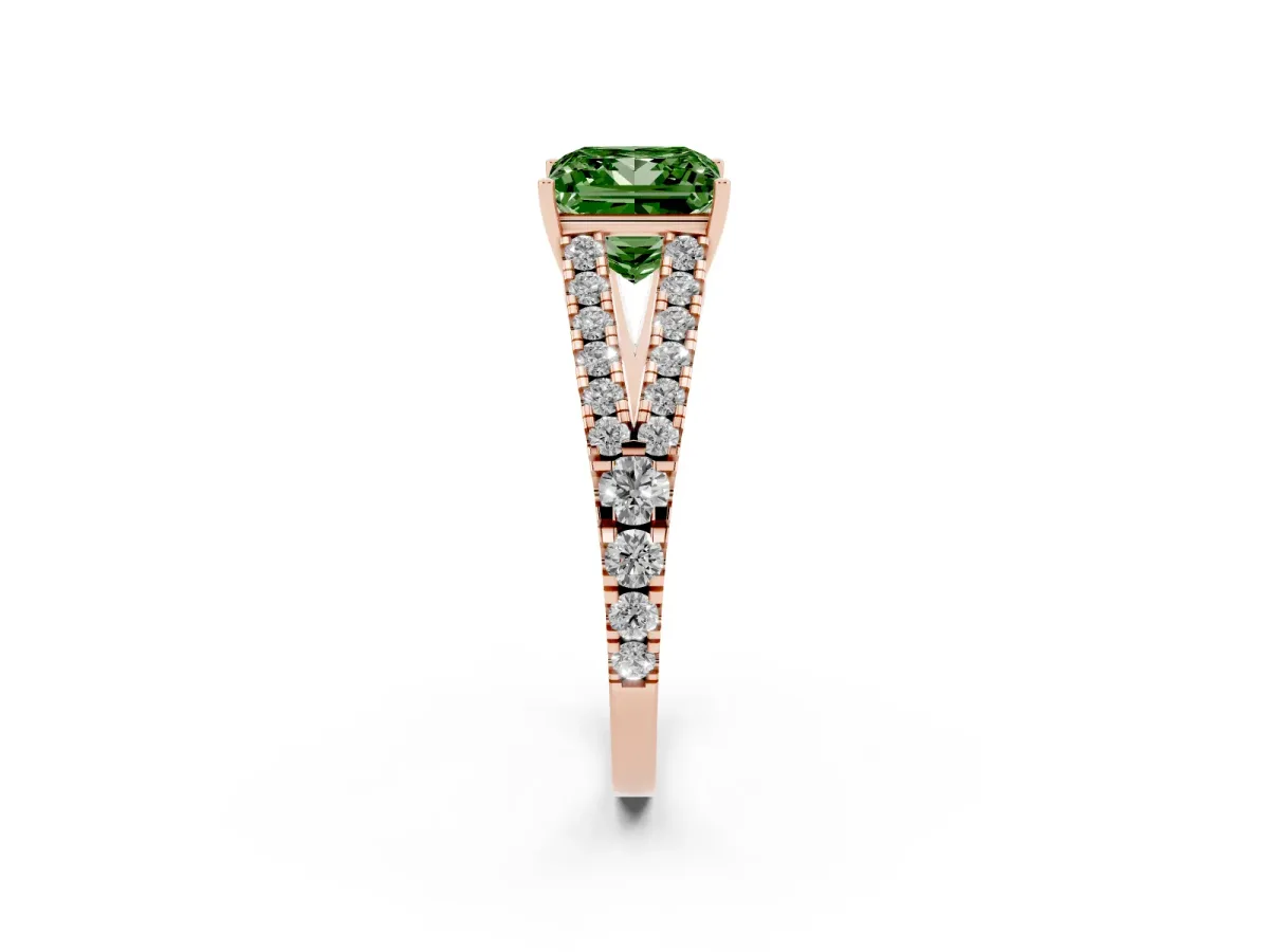Fancy Green Princess Cut Diamond Split Shank Pavé Engagement Ring with Four-Prong Setting Rose gold