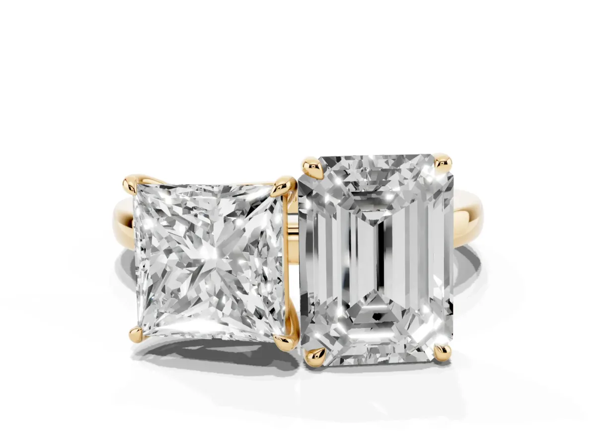 Princess Cut and Emerald Cut Toi Moi Ring with Prong Setting Yellow gold