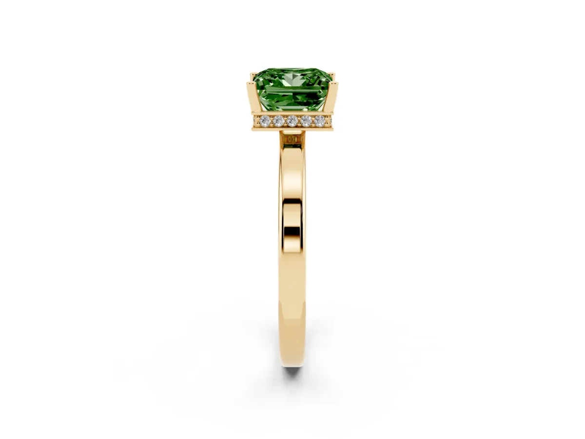 Fancy Green Princess Cut Cut Solitaire Engagement Ring with Four-Prong Setting on a Classic Band Yellow gold