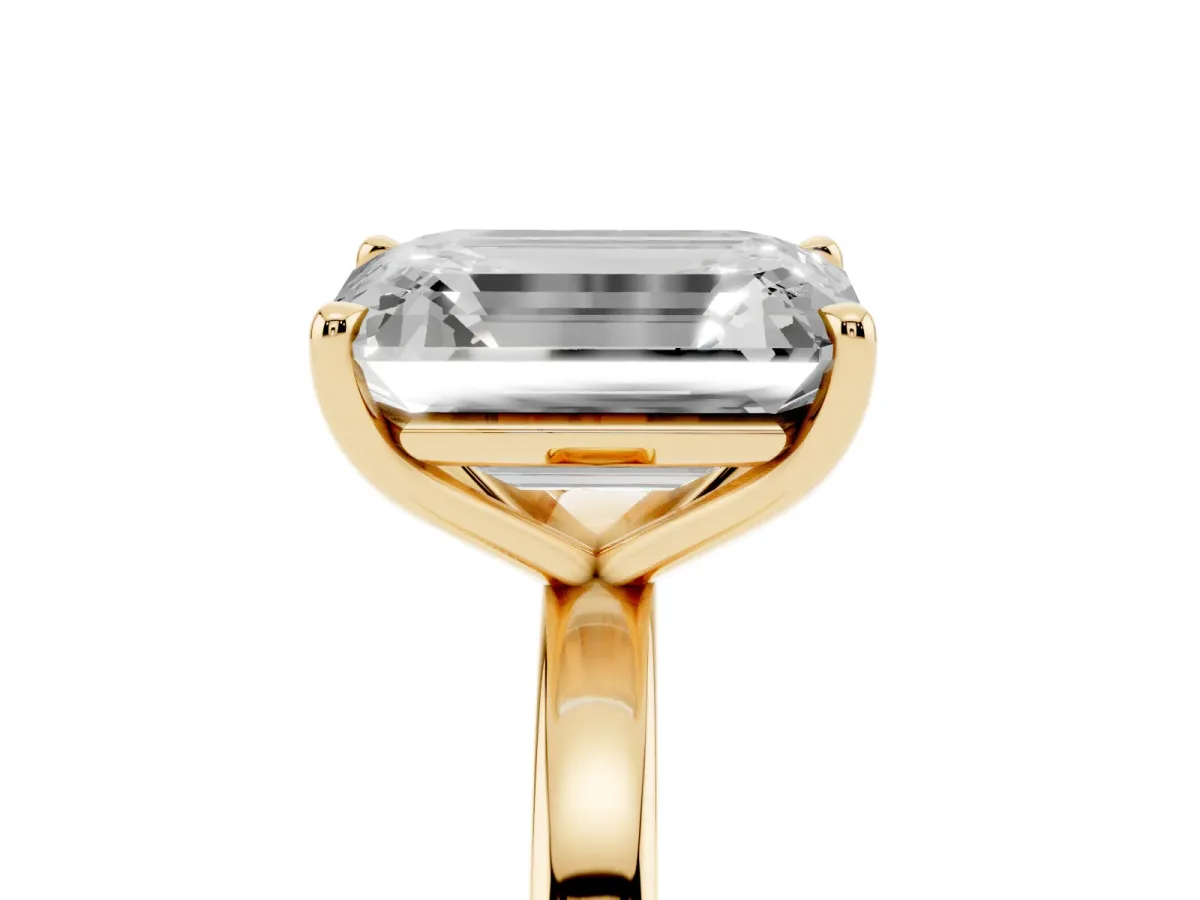 Pear Cut and Emerald Cut Toi Moi Ring with Prong Setting Yellow gold