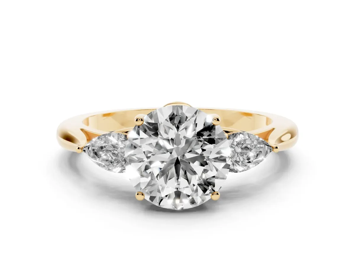 Three-Stone Round Cut Brilliant Diamond Solitaire Ring with Tapered Band and Four-Prong Setting Yellow gold