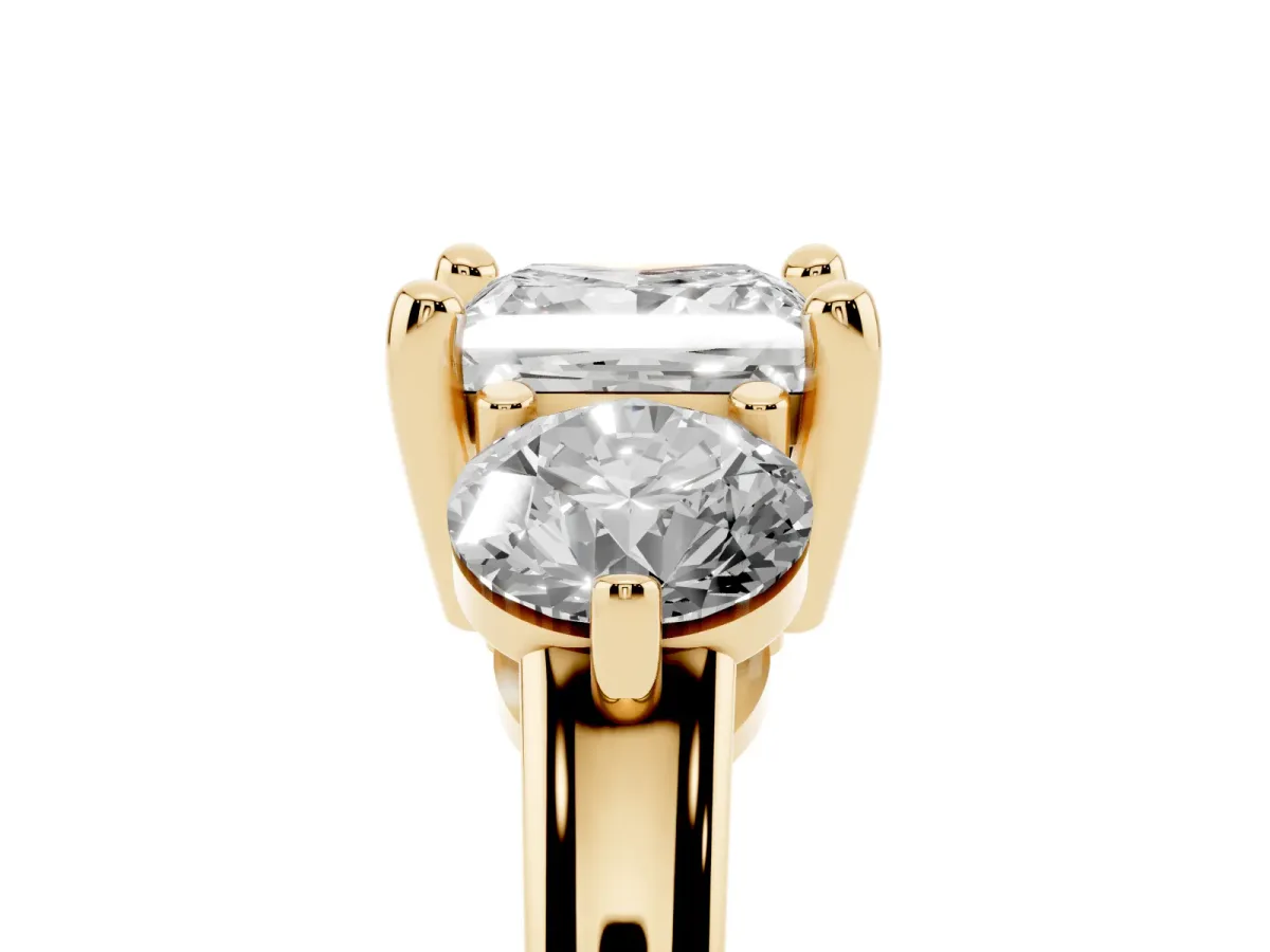 Three-Stone Princess Cut Brilliant Cut Solitaire Ring with Prong Setting on a Classic Band Yellow gold