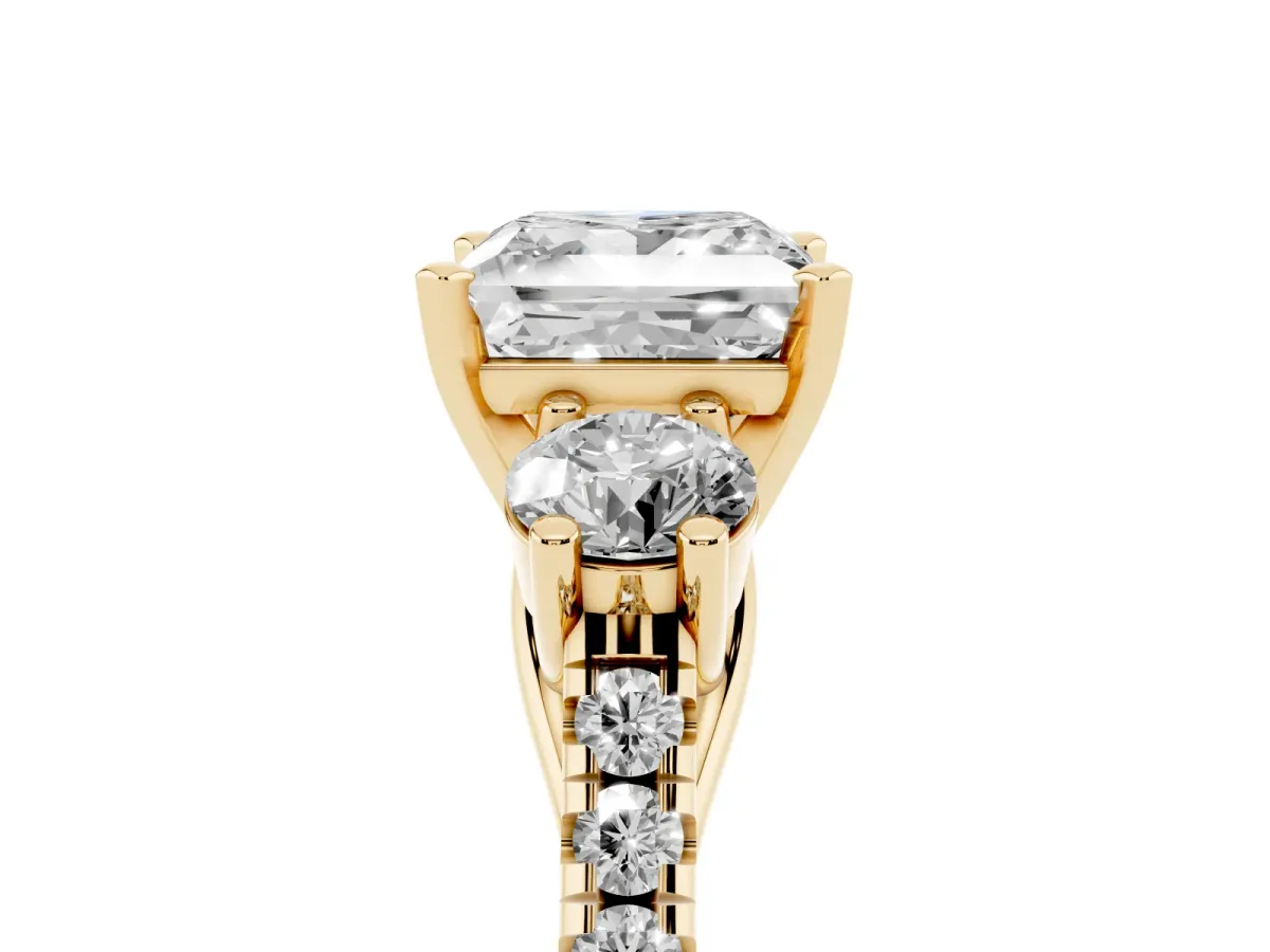 Three-Stone Princess Cut Diamond Pavé Band with Four-Prong Setting Yellow gold